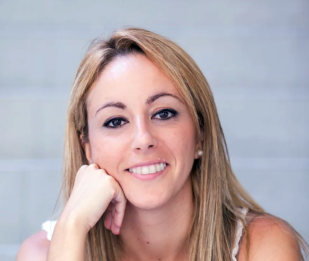 Retrato de Marta Mentado, psicóloga en Tenerife, ofreciendo servicios de salud mental y bienestar.
